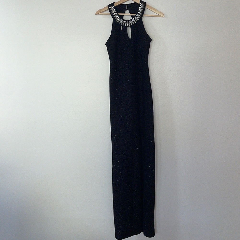 Gorgeous long black dress with rhinestones and pearls 🖤
